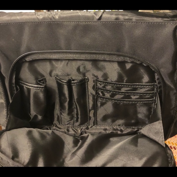 Kenneth Cole Reaction Men’s Leather 15.6” Black Laptop Flapover Messenger Bag - Picture 4 of 8